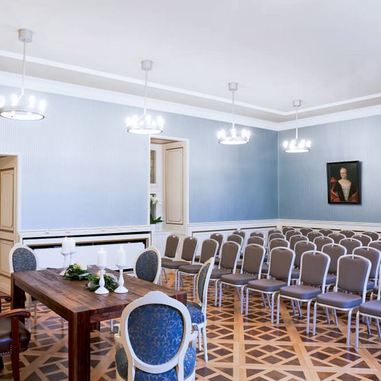 Reihenbestuhlung für eine Trauung im Wappenzimmer von Schloß Broich