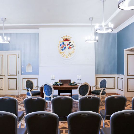 Reihenbestuhlung für eine Trauung im Wappenzimmer von Schloß Broich