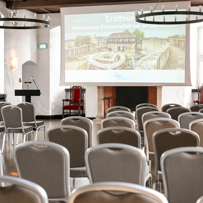 Reihenbestuhlung für eine Präsentation im Rittersaal von Schloß Broich