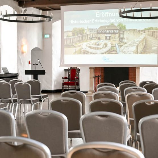 Reihenbestuhlung für eine Präsentation im Rittersaal von Schloß Broich