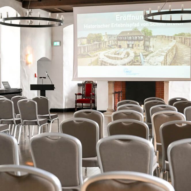 Reihenbestuhlung für eine Präsentation im Rittersaal von Schloß Broich