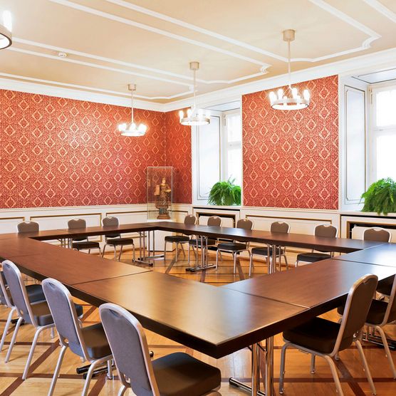 Bestuhlung für eine Konferenz im Kaminzimmer von Schloß Broich