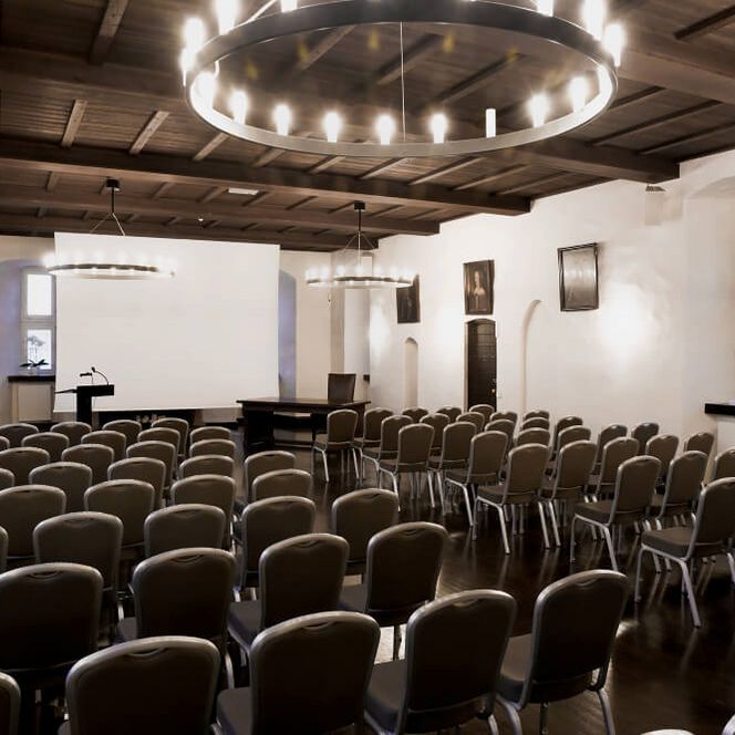 Reihenbestuhlung für eine Präsentation im Rittersaal von Schloß Broich